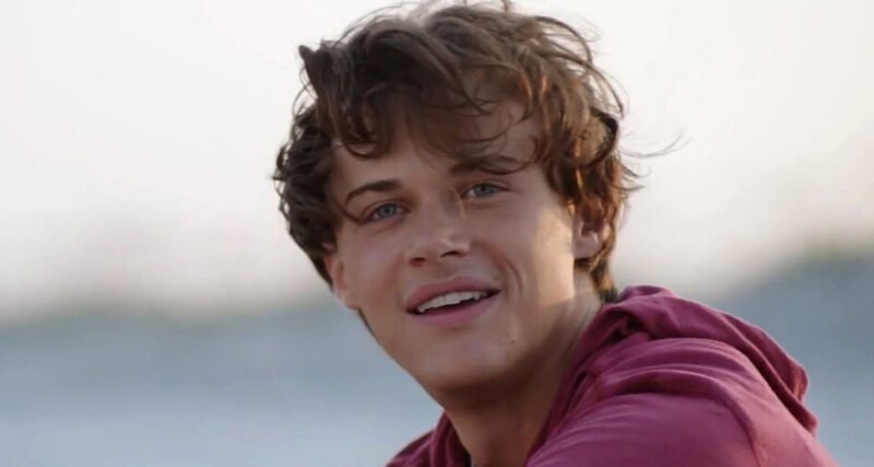 Christopher-Briney-Height