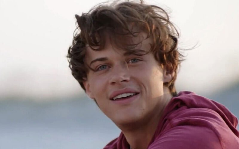 Christopher-Briney-Height