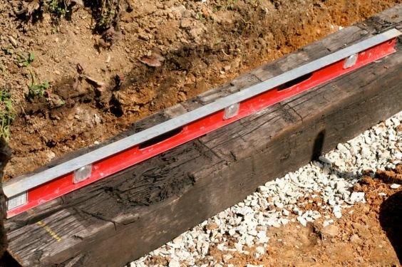 how-to-build-a-retaining-wall-using-railroad-ties-1