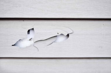 how-to-replace-a-piece-of-vinyl-siding-cutting-in-1